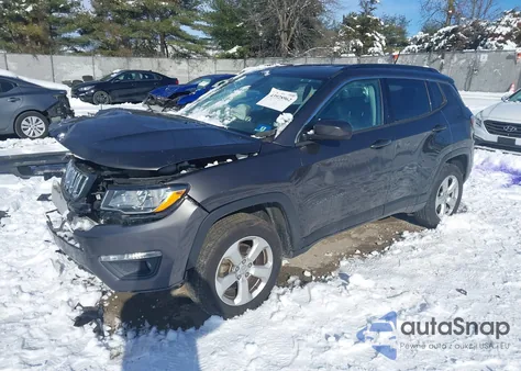 2018 Jeep Compass Latitude 4X4 z USA, uszkodzony, nr VIN 3C4NJDBB7JT345152